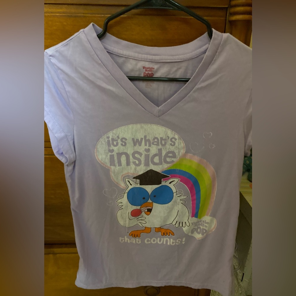 Lavender v neck tootsie roll lightweight shirt sift size large